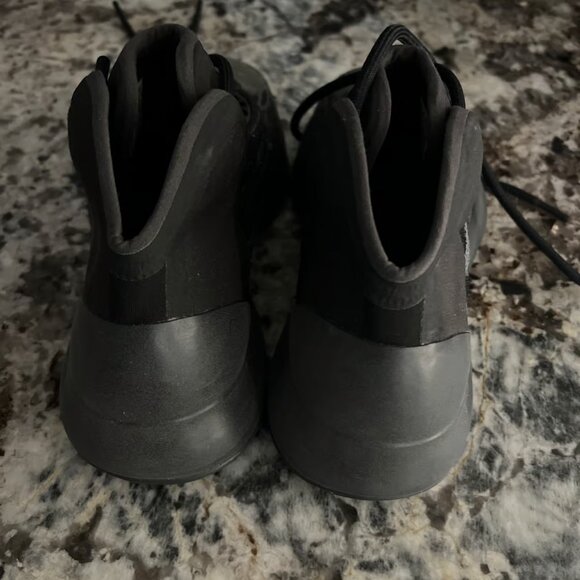 Adidas Yeezy - Picture 1 of 6